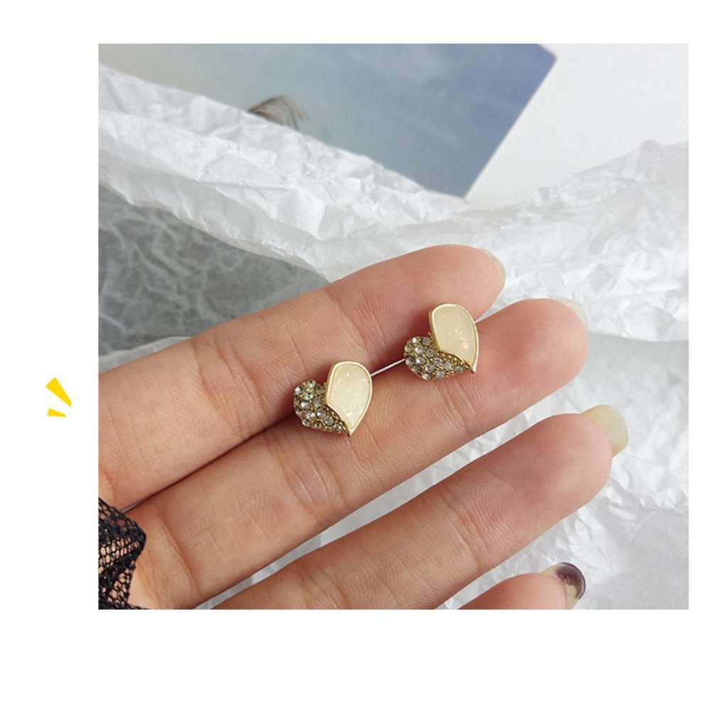 💙Unique Rhinestone Shell Hearts Stud Earrings - Picture 3 of 11